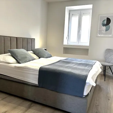 Διαμέρισμα Sara *